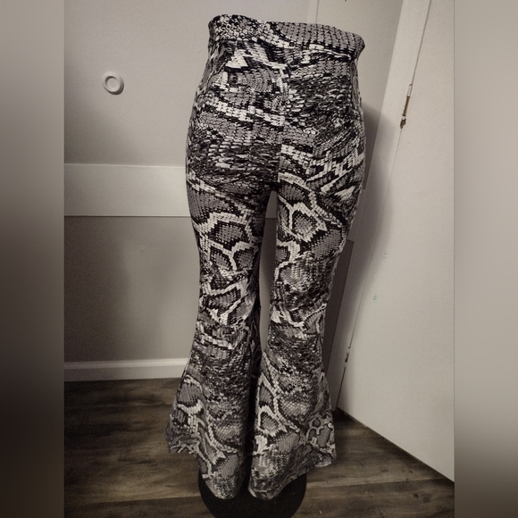 Like an angel 😇 bell bottoms XL brand new WOT - Picture 3 of 7